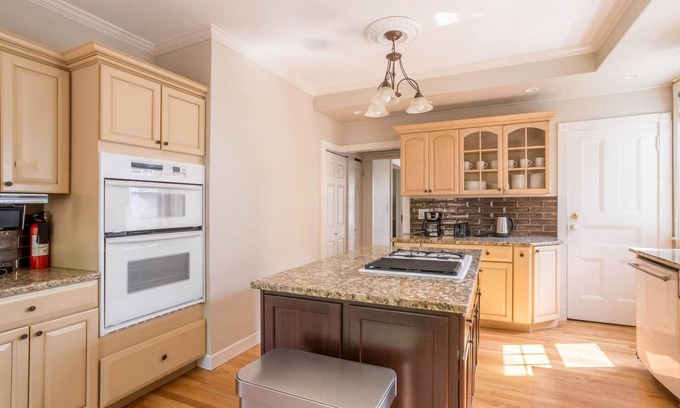 Stoneham House | Inviting Stoneham 4BR House with Kitchen & Pet-Friendly Perks