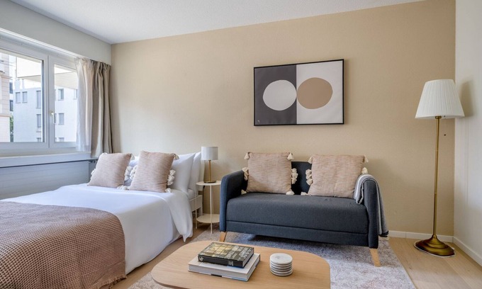 District 6 Apartment | Comfortable Unterstrass Studio Near University & Supermarket
