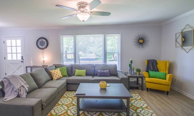 Charlotte Apartment | Ideal Spot for Business & Leisure with Pet-Friendly Amenities