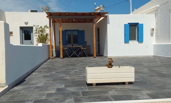 Zefiria House | Cozy Retreat at Marven's Apartment Awaits Your Stay