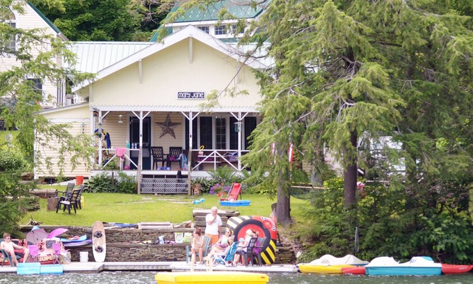 Brackney Cottage | Unforgettable Mary Jane Cottage at Laurel Lake with Pool & Views
