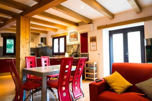 Muggia House | Oceanfront Retreat: Marylin & Elvis with Hot Tub Access
