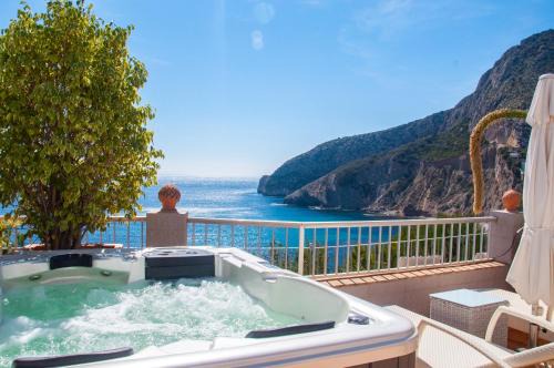 La Canuta Villa | Beautiful Oceanfront Escape at Maryvilla Villa Mascarat