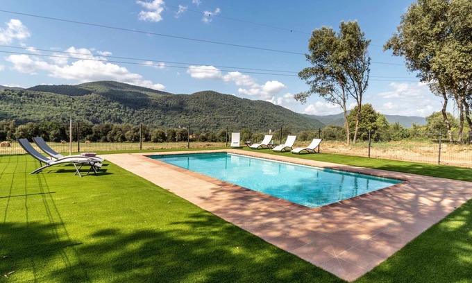 Argelaguer House | Discover Mas Aimà: Family-Friendly Getaway in La Garrotxa
