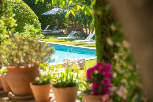 La Garde-Adhemar Bed & Breakfast | Idyllic Mas Bella Cortis with Oceanfront Pool & Dining