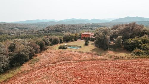 Serinya House | Relax at Mas Cal Carreter: Poolside Retreat for Families