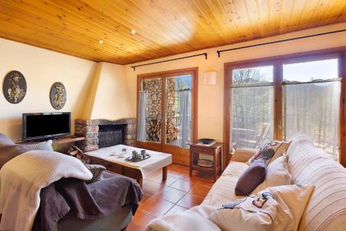 Das House | Discover Mas Cal Gintó: Pet and Child Friendly Retreat