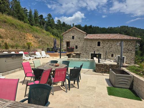 Concoules House | Inviting Mas Cevennes: Oceanfront Retreat with Pool & Spa