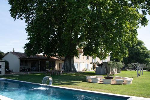 Arles House | Experience Mas d'Images with Oceanfront Views & Poolside Fun