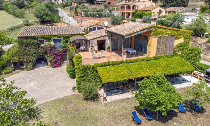 Foixa Villa | Mas Darovie: 4-Star Oceanfront Retreat with Pool & Pet-Friendly