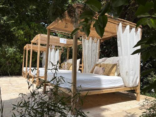 Bedarrides Apartment | Cozy Mas de L'isle: Oceanfront Retreat with Pool Access