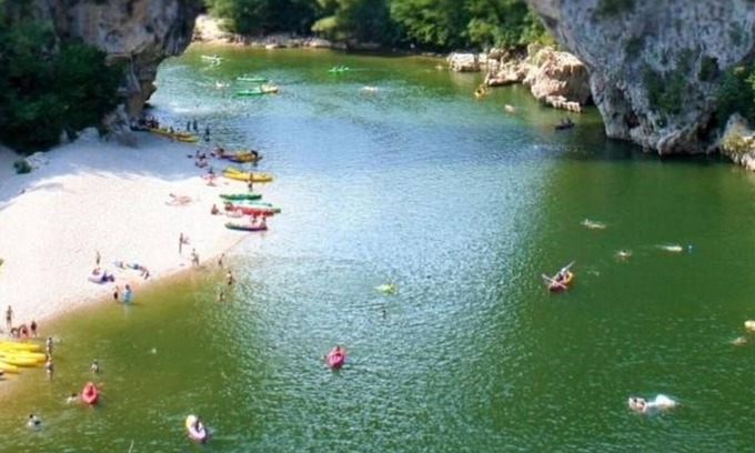 Lagorce Bed & Breakfast | Inviting Mas de La Chadenède: Family-Friendly Getaway