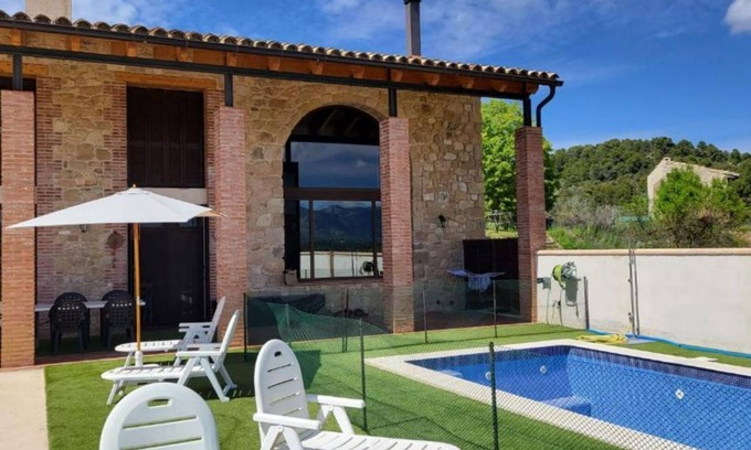 Lledo Cottage | Family-Friendly Retreat at Mas De La Font - Book Your Stay!