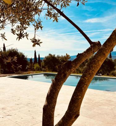 Saint-Saturnin-les-Apt Villa | Idyllic Mas de la canopée-Luberon with Pool & Ocean Views