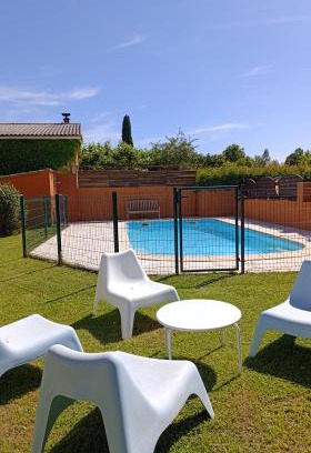 Althen-des-Paluds Bed & Breakfast | Experience Mas de la Grave: Oceanfront Retreat with Pool