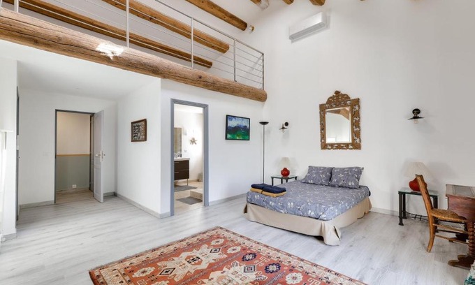 Bedarrides Bed & Breakfast | Discover MAS de la Souvine: Guest Rated 9/10 with Pool