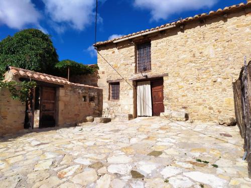 Mora de Rubielos House | Pet-Friendly Escape at Mas de Muñoz with Pool Access