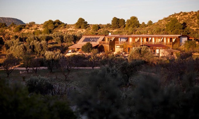 Valderrobres House | Pet-Friendly Escape at Mas del Bot with Breakfast Included