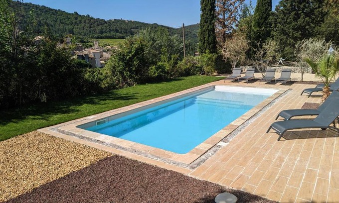 Mollans-sur-Ouveze House | Discover Mas des Coccinelles: Pet Friendly with Ocean Views
