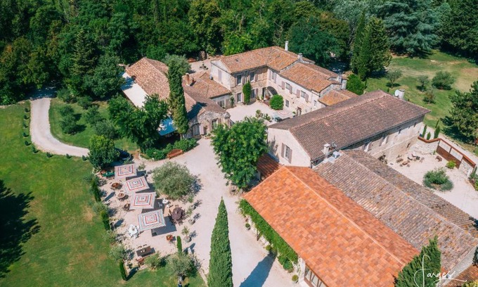 Tarascon Hotel | Charming Mas des Comtes de Provence - 4-Star Oceanfront Retreat