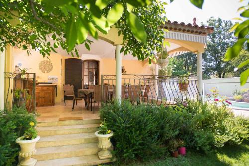 Nans-les-Pins Bed & Breakfast | Family-Friendly Stay at Mas des Sentes with Pool Access