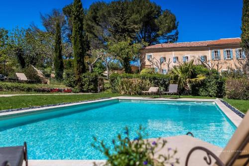 Evenos House | Idyllic Mas du Cimaï: Oceanfront Pool & Family-Friendly Stay