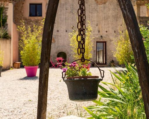 Galargues House | Discover Mas du Cres Gîte: Pet & Child Friendly Retreat