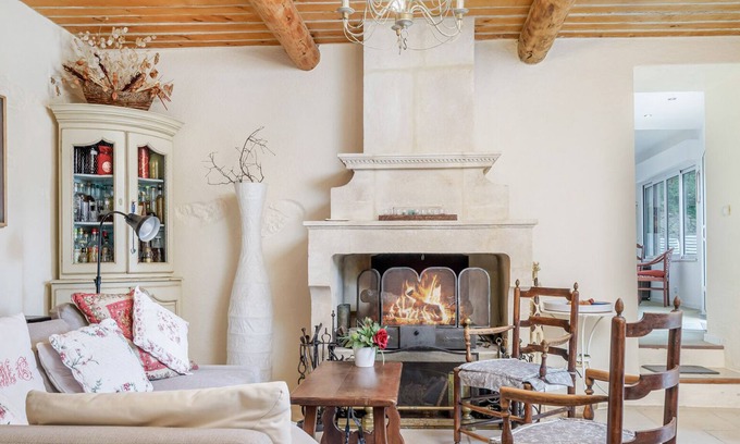 Puget House | Experience Mas du Rocher: Family-Friendly Lake View Retreat