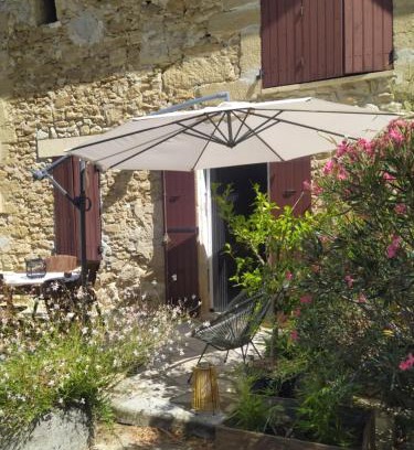 Serignan-du-Comtat House | Pet-Friendly Haven at Mas du Vieux Moulin with Pool Access