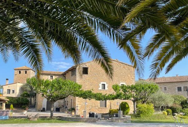 Pujals dels Cavallers Bed & Breakfast | Discover Mas Feliu Turismo Rural: Oceanfront Paradise Awaits
