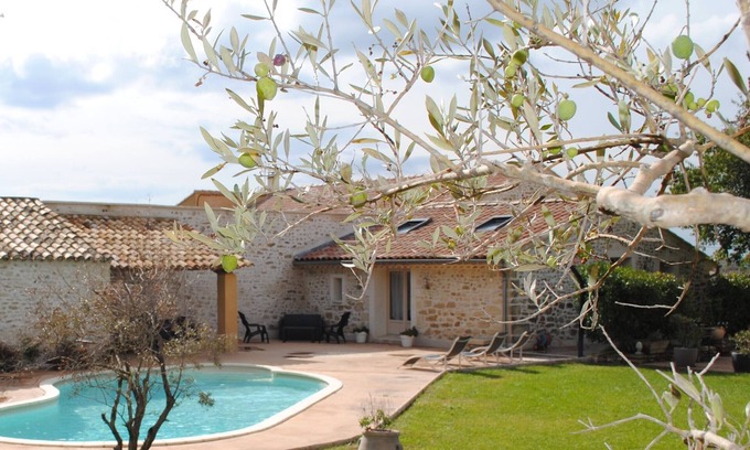 Valreas House | Discover Mas Ferme Montplaisir: Vineyard Retreat with Pool