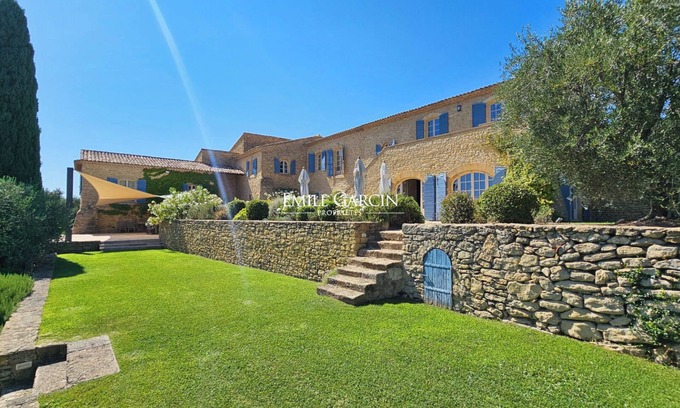 Lauris House | Scenic Mas in Lauris with Breathtaking Views and Amenities