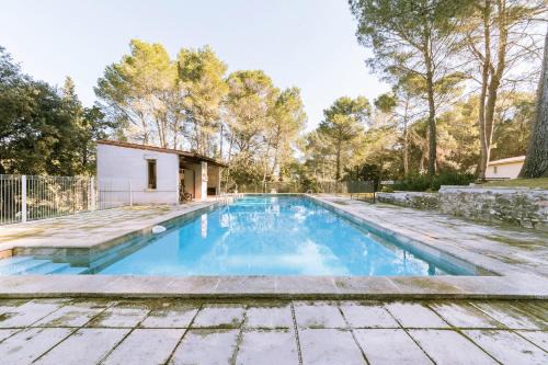 Paradou House | Experience Mas Frederi: Family-Friendly Pool Retreat