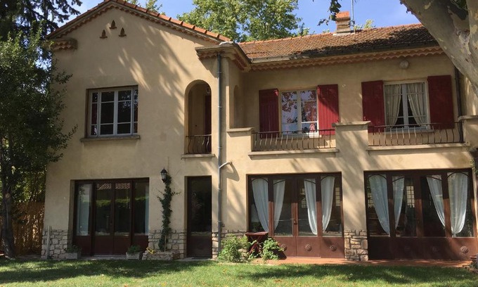 Avignon Bed & Breakfast | Family-Friendly Retreat at Mas Halcyon Provence, Rated 10/10