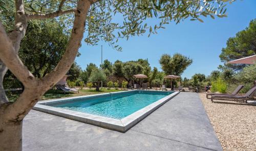 Lourmarin House | Relax at Mas la Chêneraie Lourmarin - 4-Star Oasis