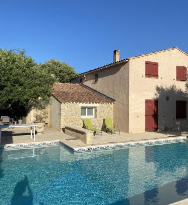 Cabrieres-d'Avignon House | Discover Les Coutilles: Family-Friendly with a Pool