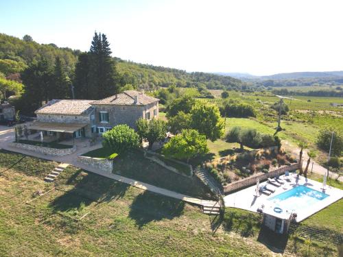 Cornillon Bed & Breakfast | Escape to Mas Les Escourtades: Oceanfront Getaway Awaits