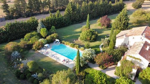 Monteux Bed & Breakfast | Discover Mas Les Fleurs d’Hilaire: Oceanfront Bliss Awaits