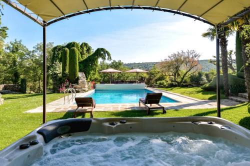 Bonnieux House | Experience Mas Luberon: Oceanfront Bliss with Spa & Pool