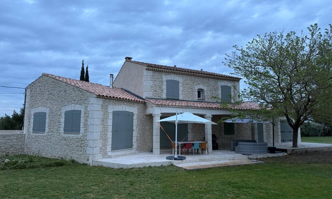 Arles Other | Indulge in MAS Luxueux: Family-Friendly with Private Pool