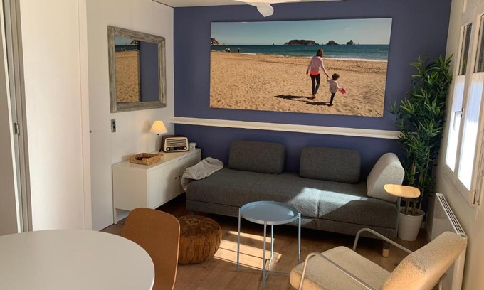 Mas Pinell Apartment | Pet-Friendly Escape at Mas PineII 2 - Viu Bé with Ocean Views