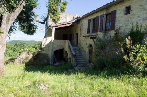 Montjoyer House | Serene Mas Provençal Surrounded by Nature's Beauty