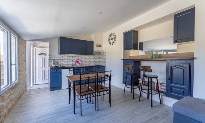 Roquemaure House | Relax at Mas Provençal Lou Pesquie with Pool & Spa