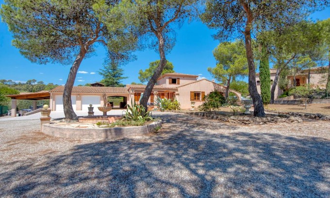 Le Muy Villa | Unforgettable Stay at Mas Provençal with Pool & Hot Tub