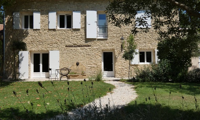 L'Isle-sur-la-Sorgue Cottage | Mas Séraphin: Pet-Friendly Escape with Pool & Dining