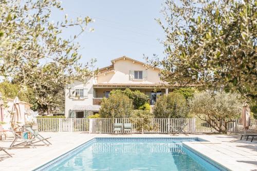 Lunel Bed & Breakfast | Escape to Mas Saint-Ange: Oceanfront Haven for Families