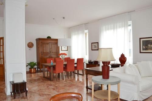 Tricolore Apartment | Central Mascagni Apartment: Family-Friendly Comfort Awaits