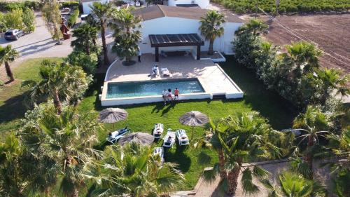 L'Aldea House | Relax at Masia Botargo: Pet Friendly with Oceanfront Bliss