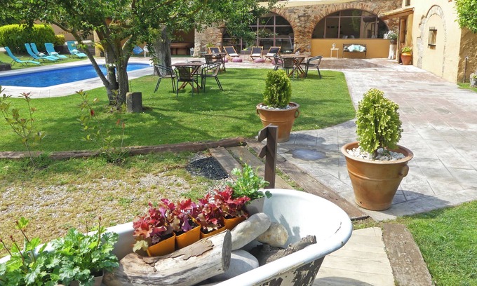 Castello d'Empuries Bed & Breakfast | Experience Masia Ca La Caputxeta with Pool and Spa Access
