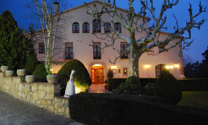 L'Espluga de Francoli Hotel | Welcoming Stay at Masia Del Cadet: Pet-Friendly Retreat